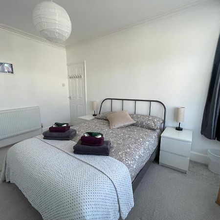Double Bedroom With Tv In Sudbury Hill Wembley - 10 Mins From Wembley Stadium Harrow on the Hill Exteriör bild